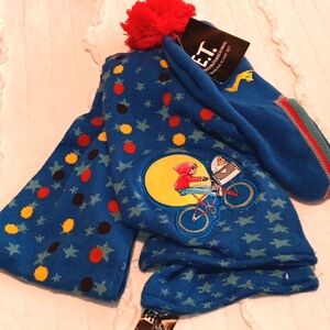 E.T Universal Blue and Red Hat and Scarf Set Accessories